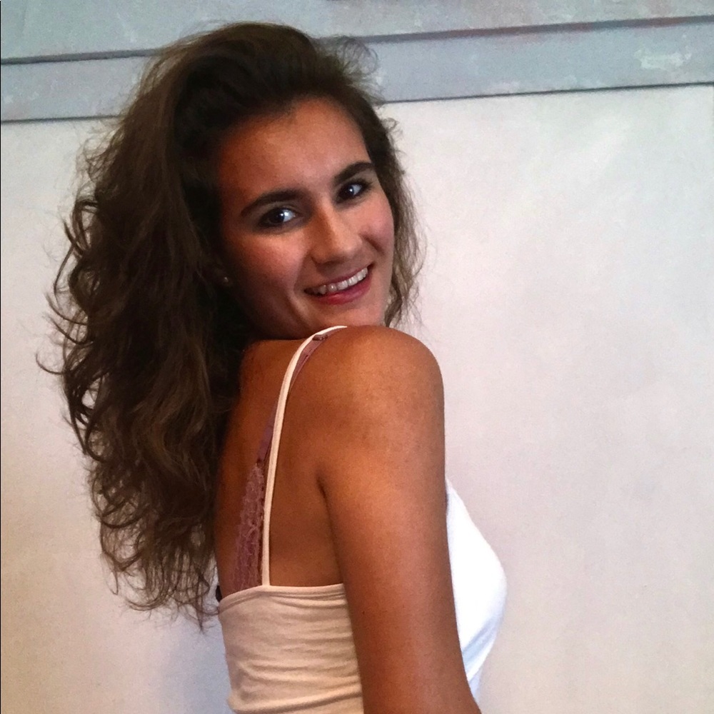 Meet your Posher, Olivia